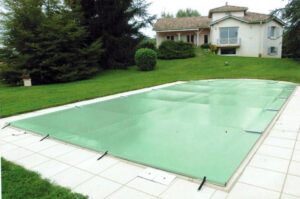 Cubierta de barras piscina color verde