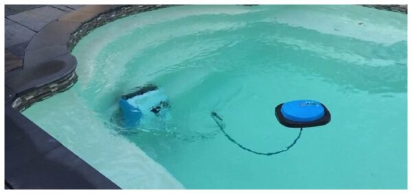 Robot Pool Track Feedom con batería - Imagen 2